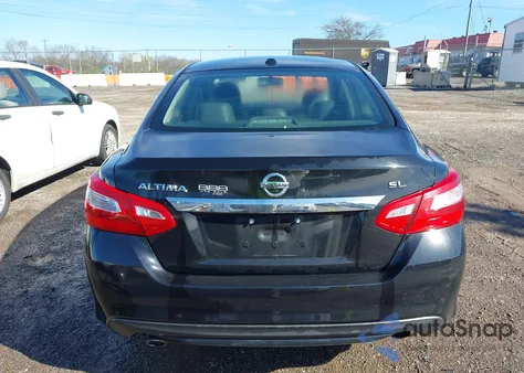 2017 Nissan Altima 2.5 z USA, uszkodzony, nr VIN 1N4AL3AP2HC230342